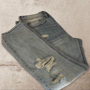 NEW: Highly distressed men’s Buffalo jeans size 34